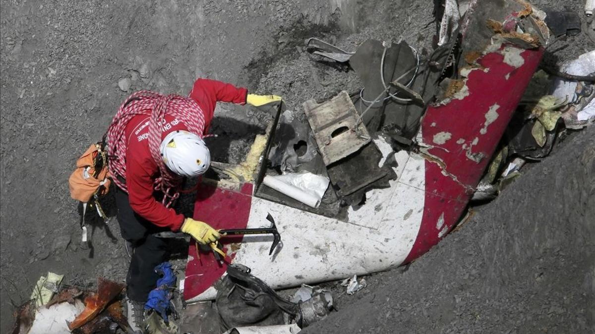 fcasals29170617 a french rescue worker inspects the remains of the germanwin160722180539
