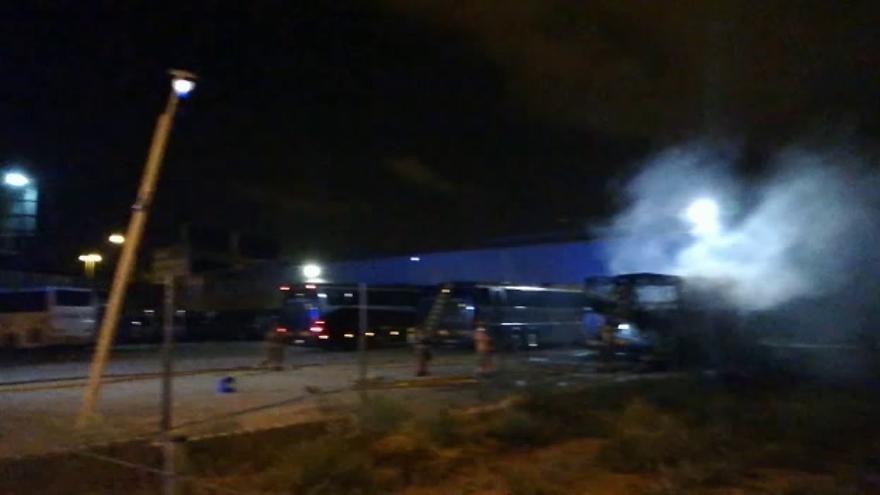 Incendio de dos autobuses en Castelló