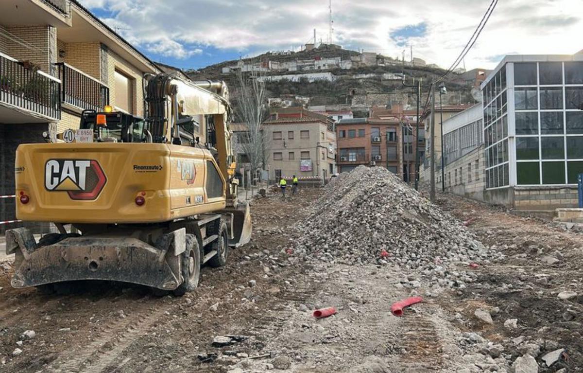 Las obras se centran en los servicios y el pavimento.