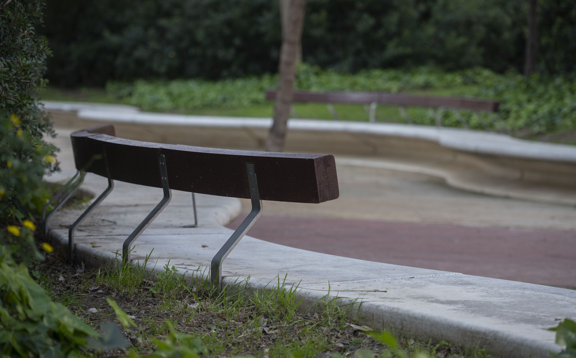 Barcelona diversifica el mobiliario en sus calles: bancos, sillas, tumbonas y mucho más