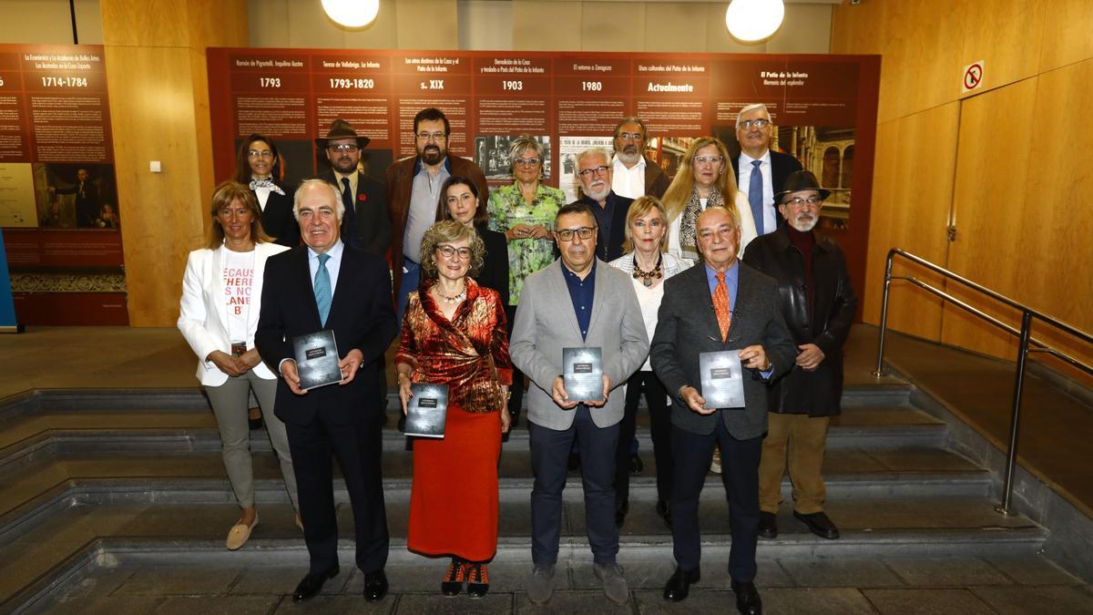 Los autores del libro, junto al director de este diario y al director de la Fundación Ibercaja, durante la presentación este jueves.