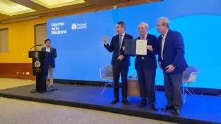 Luis Fernández-Vega, homenajeado en México: “La inteligencia artificial quizá podrá hacer diagnósticos, pero el médico seguirá teniendo el control de las emociones”