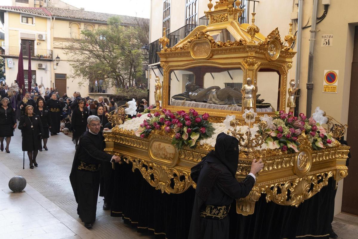 La solemne procesión del Santo Entierro de Xàtiva, en imágenes