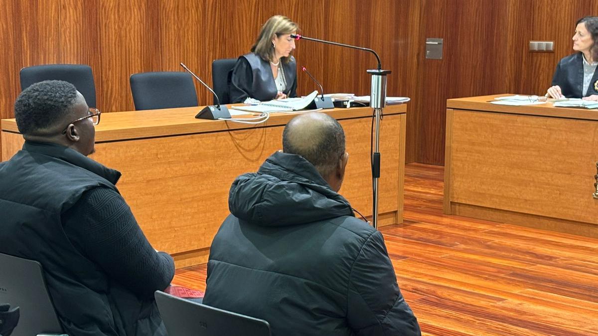 De izquierda a derecha, M. K. y H. B., en el banquillo de los acusados de la Audiencia Provincial de Zaragoza.