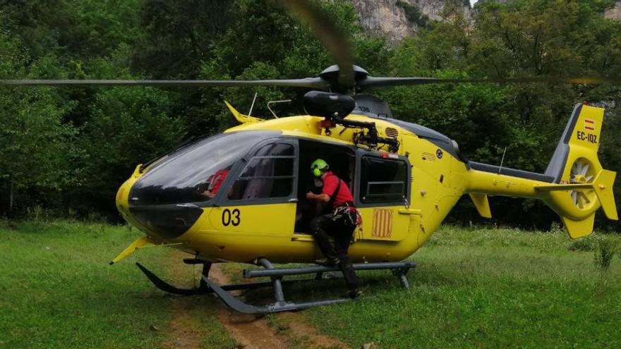 Rescat d&#039;una nena de 15 anys que cau a les gorgues d&#039;Albanyà i no sabia nedar