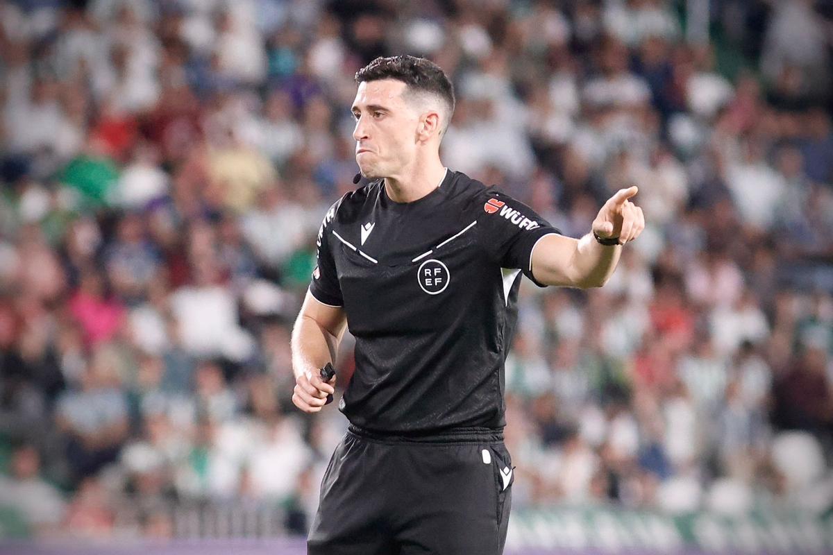 Etayo Herrera, durante un lance del Córdoba CF-Albacete.