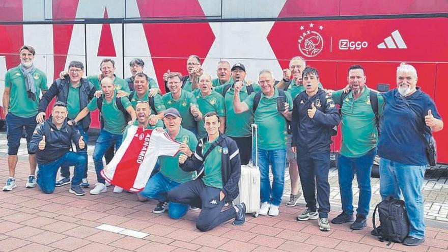 El equipo de veteranos del Ajax jugará en Sant Jordi