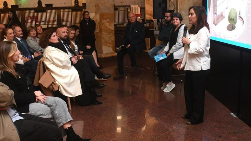 Inés Rey, en la presentación del proyecto de los Cantones a los vecinos. | Carlos Pardellas