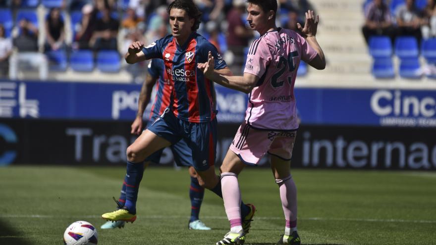 EN IMÁGENES: el Oviedo vuelve a a senda de la victoria en su visita a Huesca