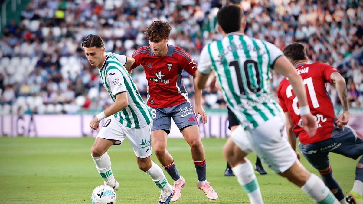Lance del encuentro entre el Córdoba CF y el Albacete en El Arcángel.