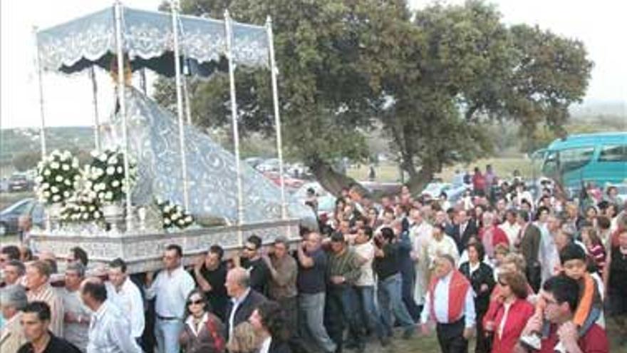 Diez mil romeros acompañaron a la patrona de Arroyo de la Luz