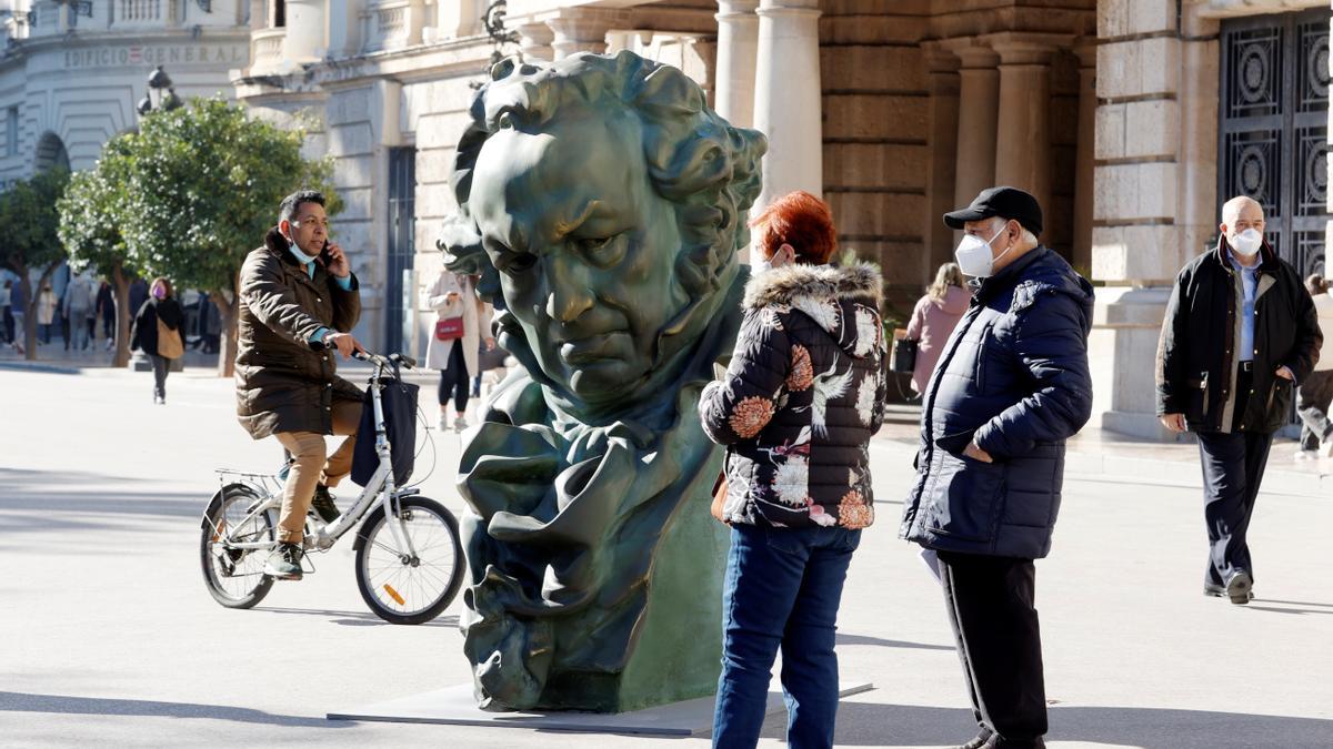 Una estatua de un Goya en Valencia.