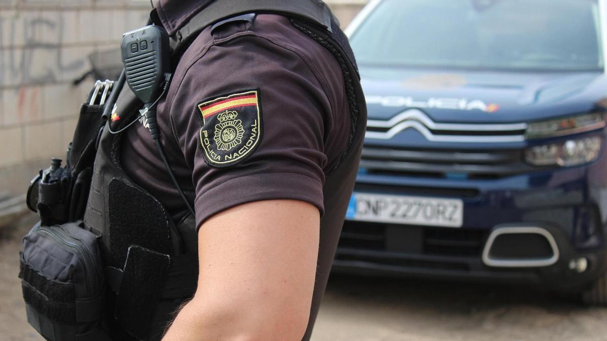 VIOLENCIA MACHISTA | Apuñala por la espalda a su pareja en plena calle en Gijón