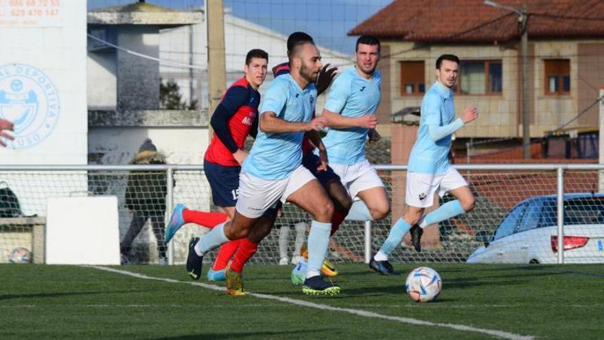 Un duelo anterior del Beluso ante el Moraña. |  // GONZALO NÚÑEZ