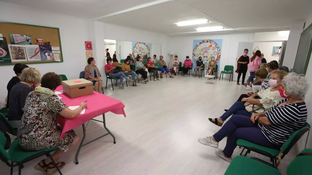 La asociación comarcal del cáncer de mama cierra su sede en Crevillent