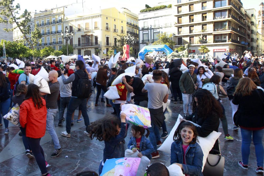 Guerra de almohadas en Valencia