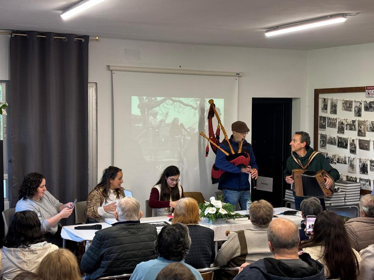 Presentado el libro "Xente d'El Mazucu", de Lena Valladares