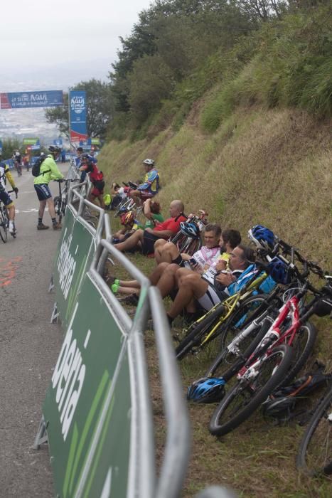 Ambientazo ciclista en el Naranco