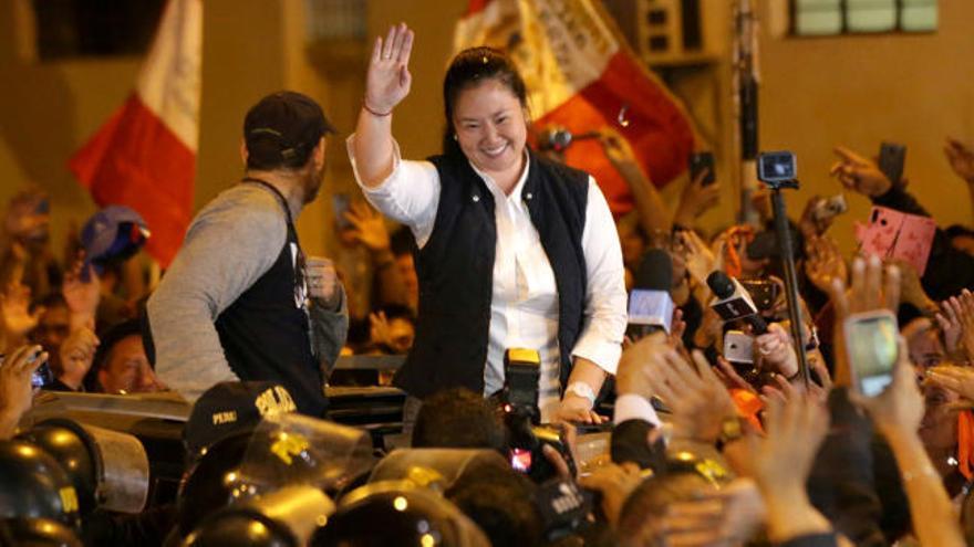 Keiko Fujimori sale de la cárcel entre vítores