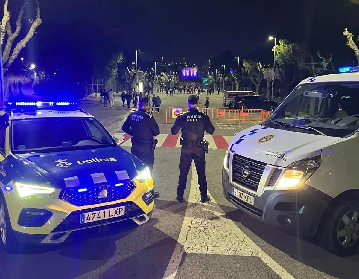 Dos agentes de la Policia Local de Martorell