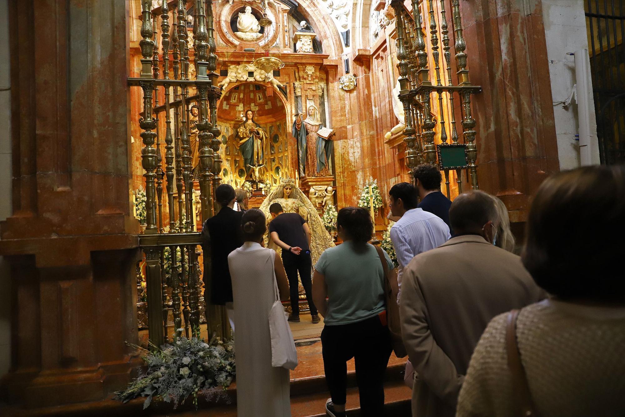 Besamanos de la Virgen de LaPaz en la Mezquita-Catedral