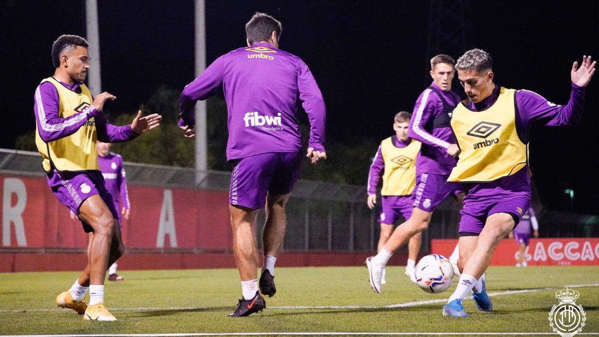 Mboula y Cufré durante un entrenamiento en Son Bibiloni.