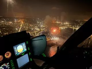 VÍDEO | Los Fuegos de Begoña de Gijón, como nunca los viste: aún más espectaculares desde el helicóptero de la Policía Nacional