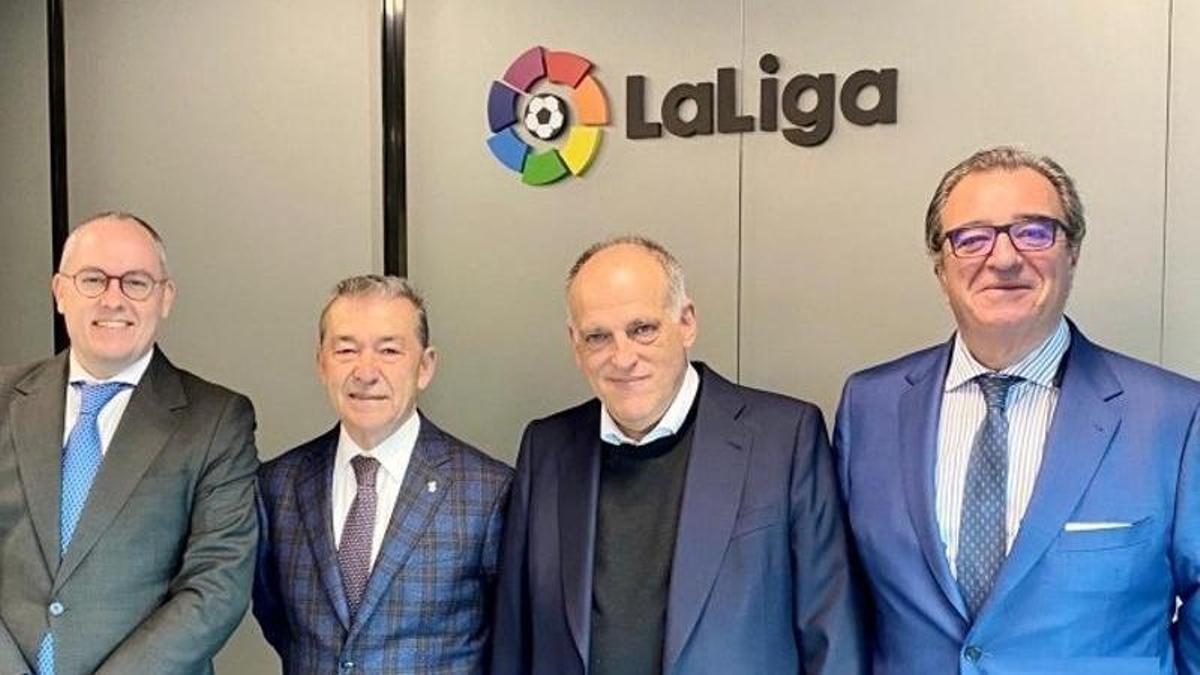 Samuel Gómez, Paulino Rivero, Javier Tebas y Santiago Pozas, en la sede de LaLiga.