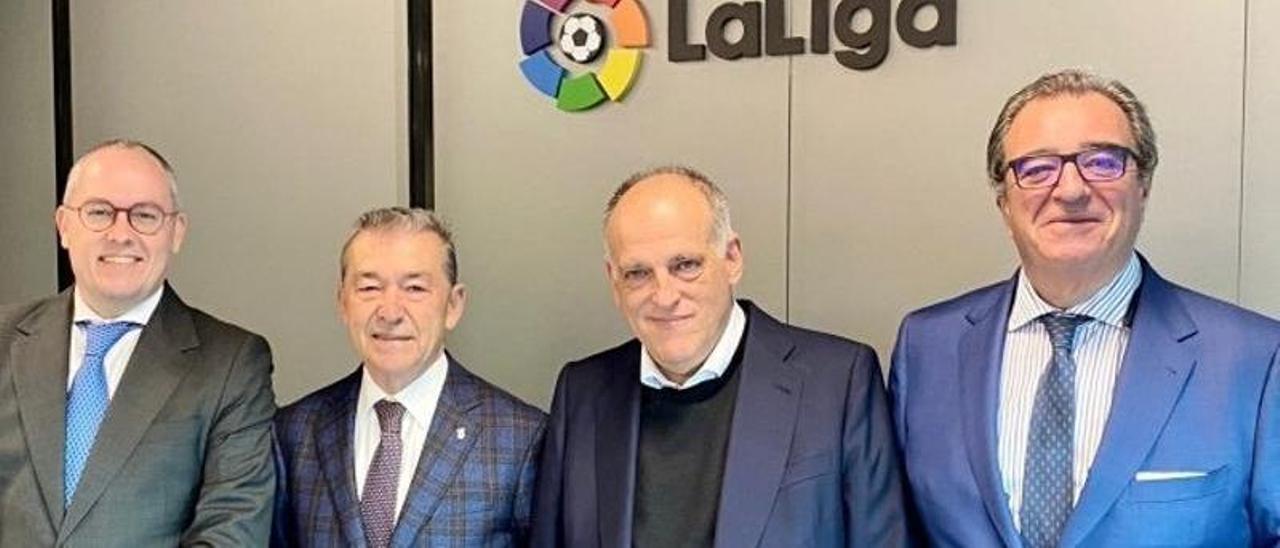 Samuel Gómez, Paulino Rivero, Javier Tebas y Santiago Pozas, en la sede de LaLiga.