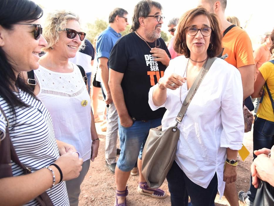 Celebració dels 52 anys de Jordi Turull a l'exterior de Lledoners