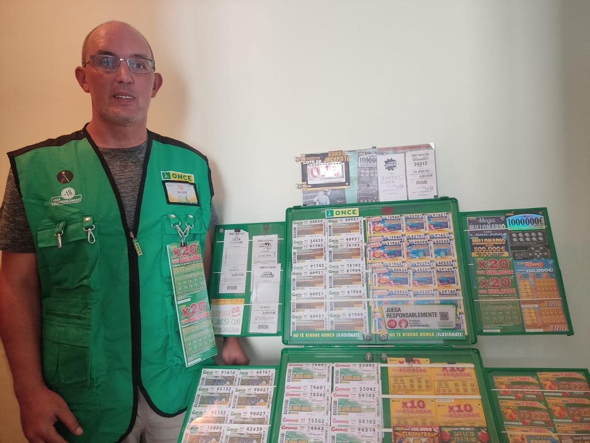 Didier Gómez, vendedor de la ONCE, ha dado un premio con el Rasca X20 de 500.000 euros