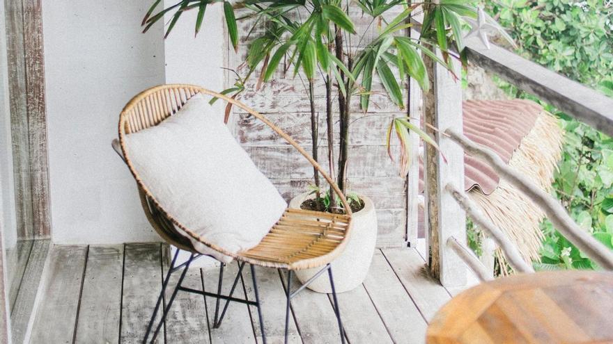 Esto es lo que se lleva este 2025 para decorar la terraza (y no hace falta gastar mucho dinero)