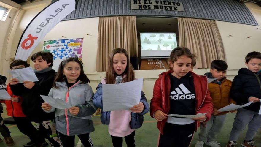 Los escolares leyeron un manifiesto tras la plantación / Jealsa