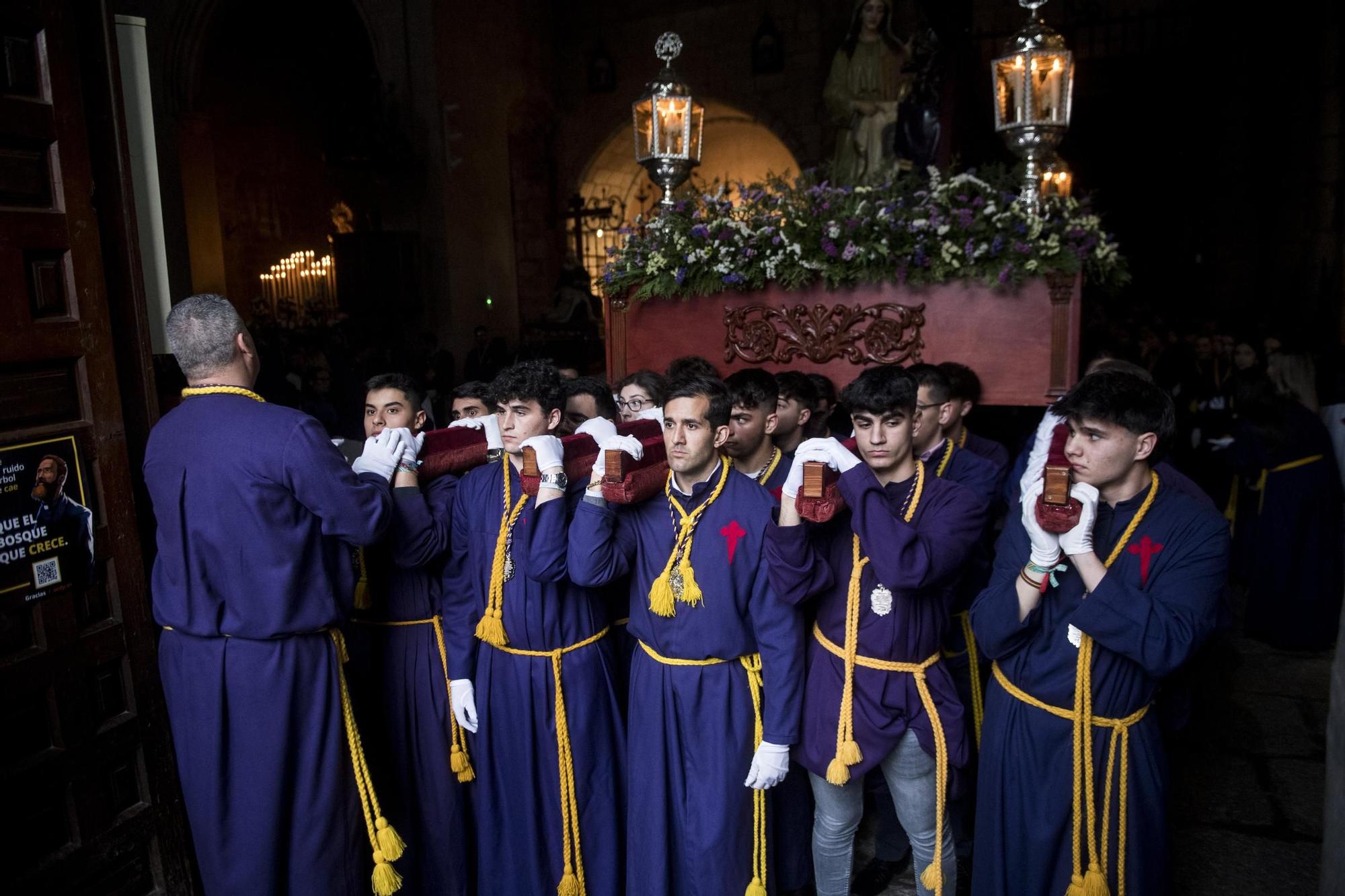 Así ha sido la procesión del Silencio del Nazareno de Cáceres