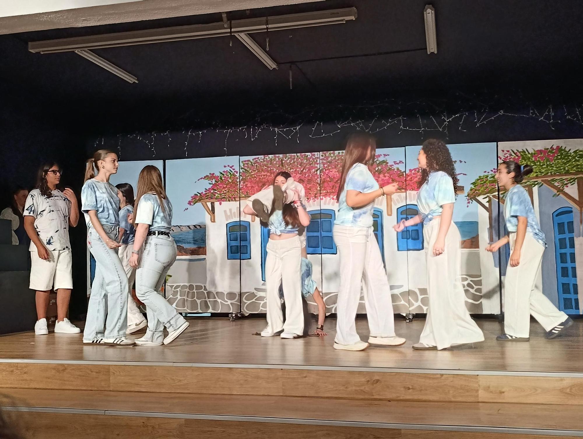Grado baila al son de "Mamma Mía"