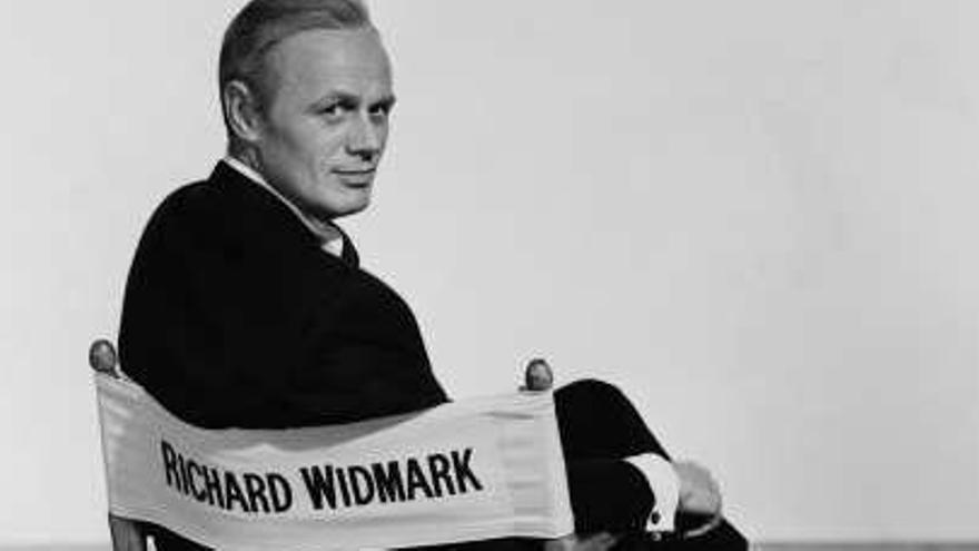 Una imagen promocional de un estreno de Richard Widmark.