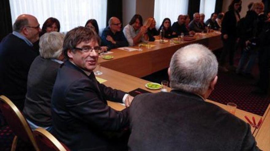 Esquerra y JxCat ya negocian cómo resarcir a Puigdemont