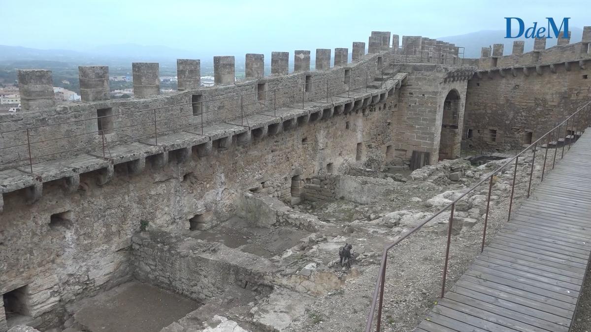 Salen a la luz dos monedas romanas en las excavaciones del Castillo de Capdepera