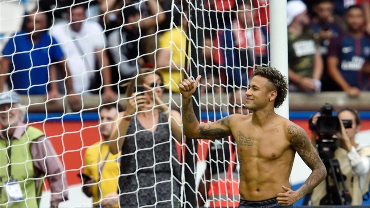 Neymar. en su presentación en el PSG