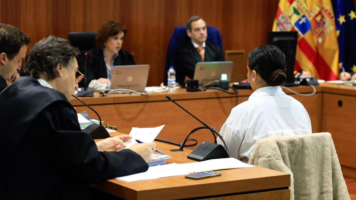 Natalia Chiguachi, este martes, en el banquillo de los acusados de la Audiencia Provincial de Zaragoza.