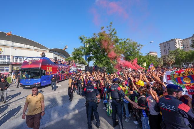 ¡De locos! Las mejores imágenes de una ciudad entregada al Barça