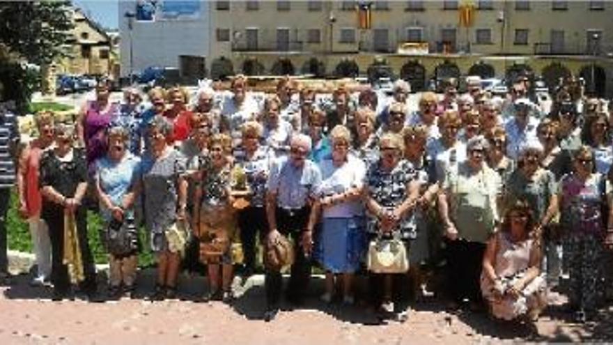 Els exalumnes de &quot;doña Anita&quot; de Navàs destaquen els valors de la mestra