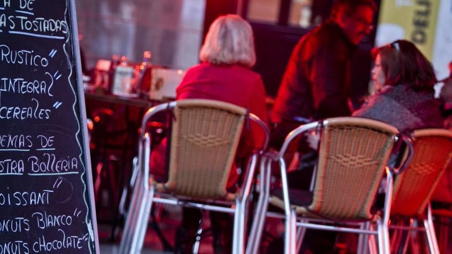 Una terraza en una zona del centro de Elche