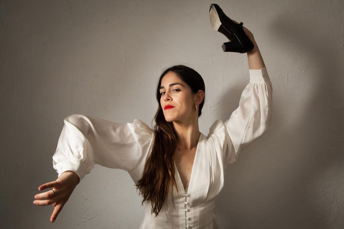 Arranco con la liturgia del flamenco, la soleá. Hay también un jardín de las castañuelas, unos tangos de la duda, una carrera canastera...