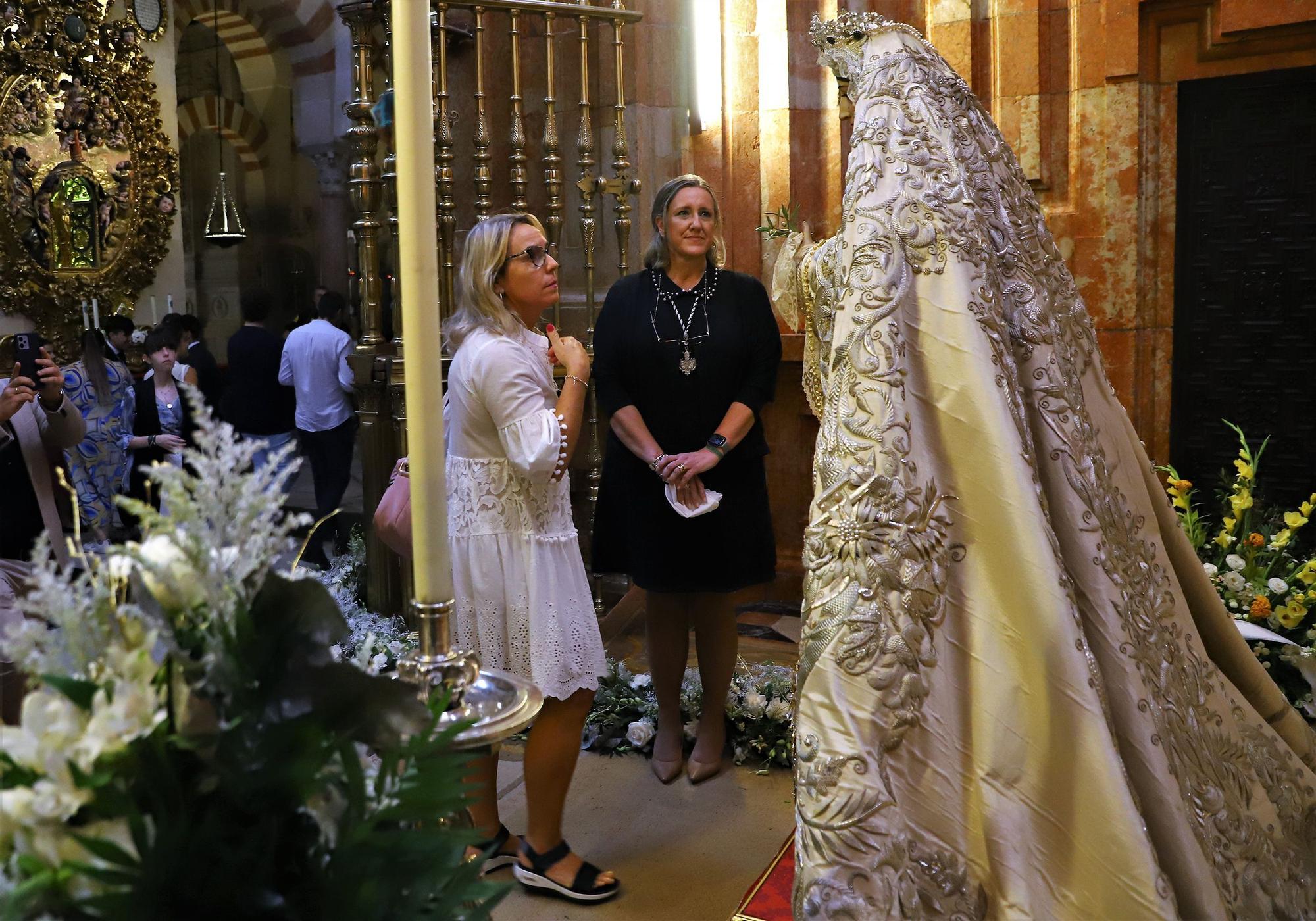 Besamanos de la Virgen de LaPaz en la Mezquita-Catedral