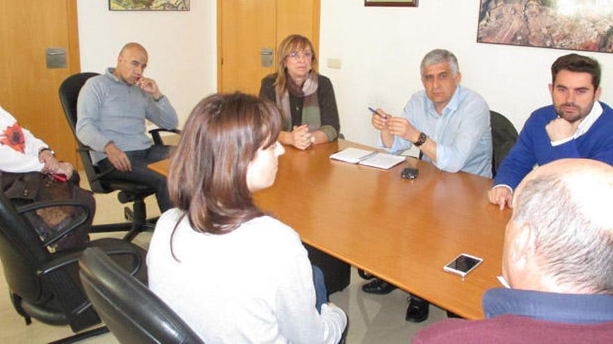 Un momento de la reunión mantenida entre miembros del PSOE y representantes del Capus Viriato.