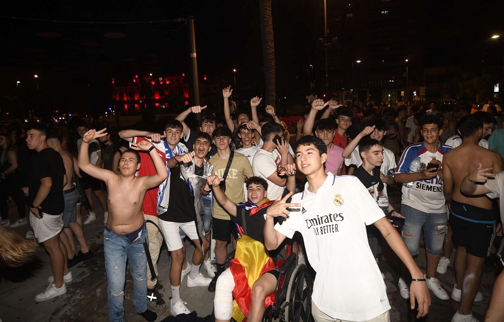 Así celebraron los madridistas la decimocuarta en la Plaza Circular de Murcia