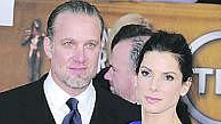 Sandra Bullock y Jesse James. / EFE