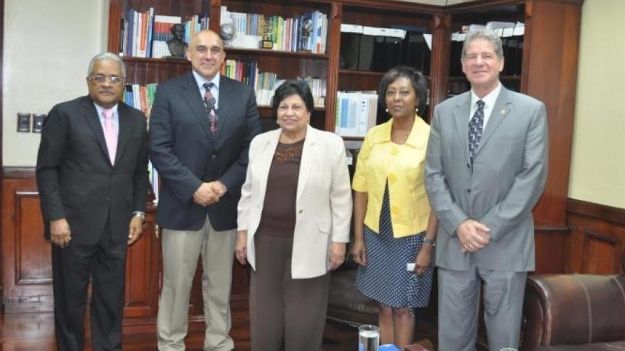 Autoridades dominicanas y de la Universidad Politécnica.