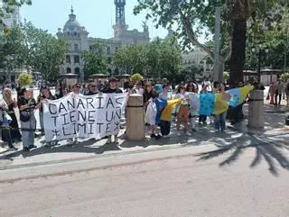 Se movilizan en Valencia en favor de 'Canarias tiene un límite'